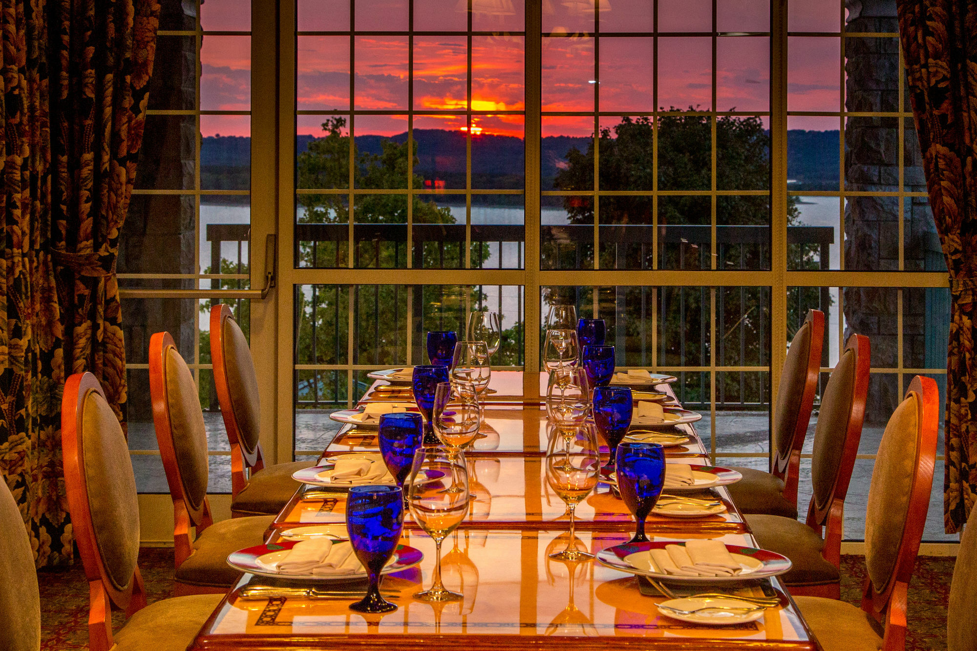 Chateau On The Lake Resort Spa And Convention Center Branson Exterior foto