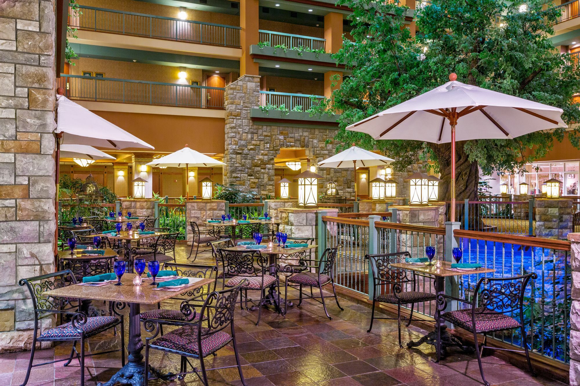 Chateau On The Lake Resort Spa And Convention Center Branson Exterior foto