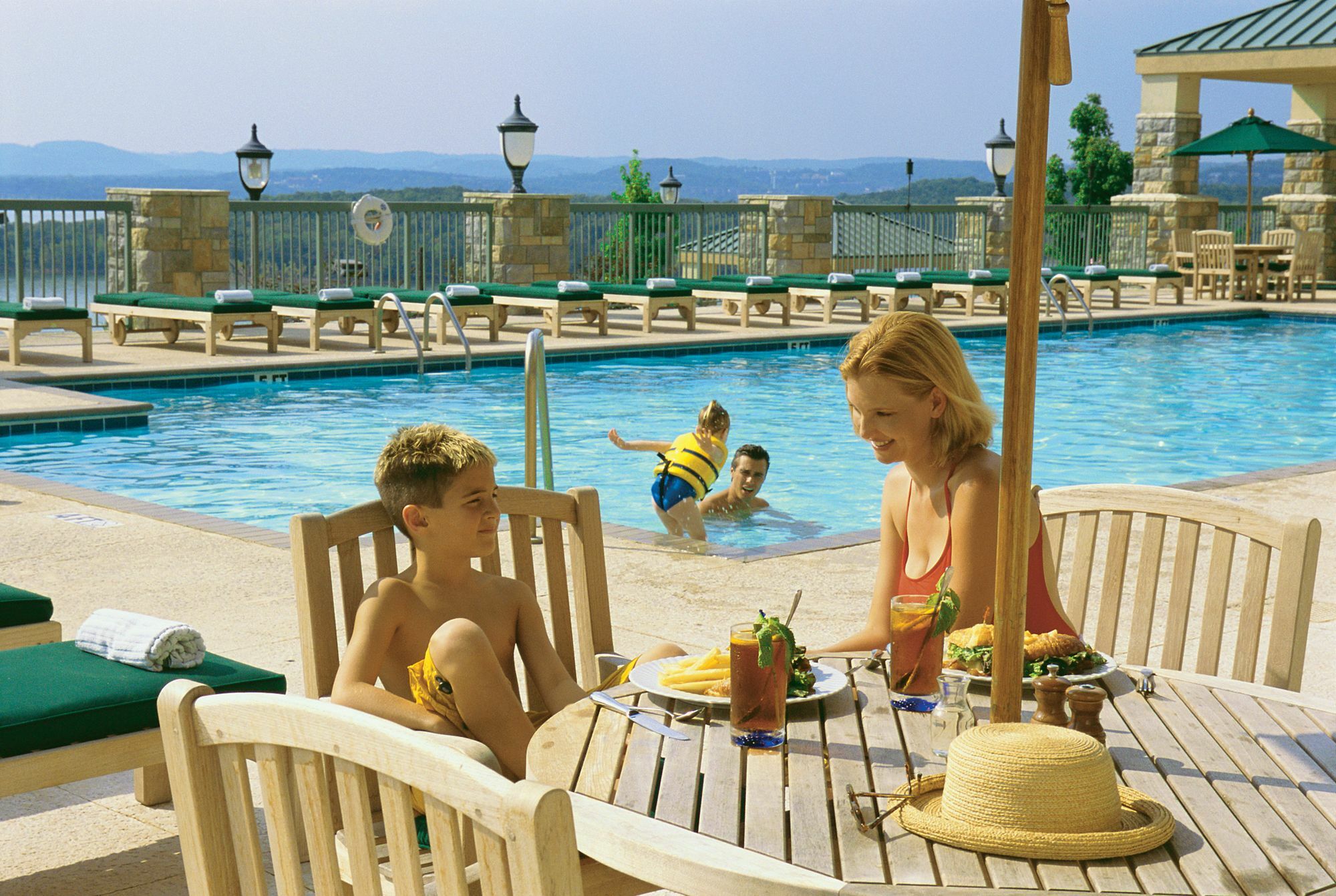 Chateau On The Lake Resort Spa And Convention Center Branson Exterior foto